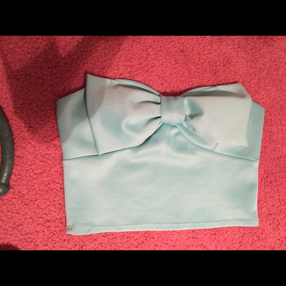 Charlotte Russe🥳HP🥳Off Shoulder Crop Top